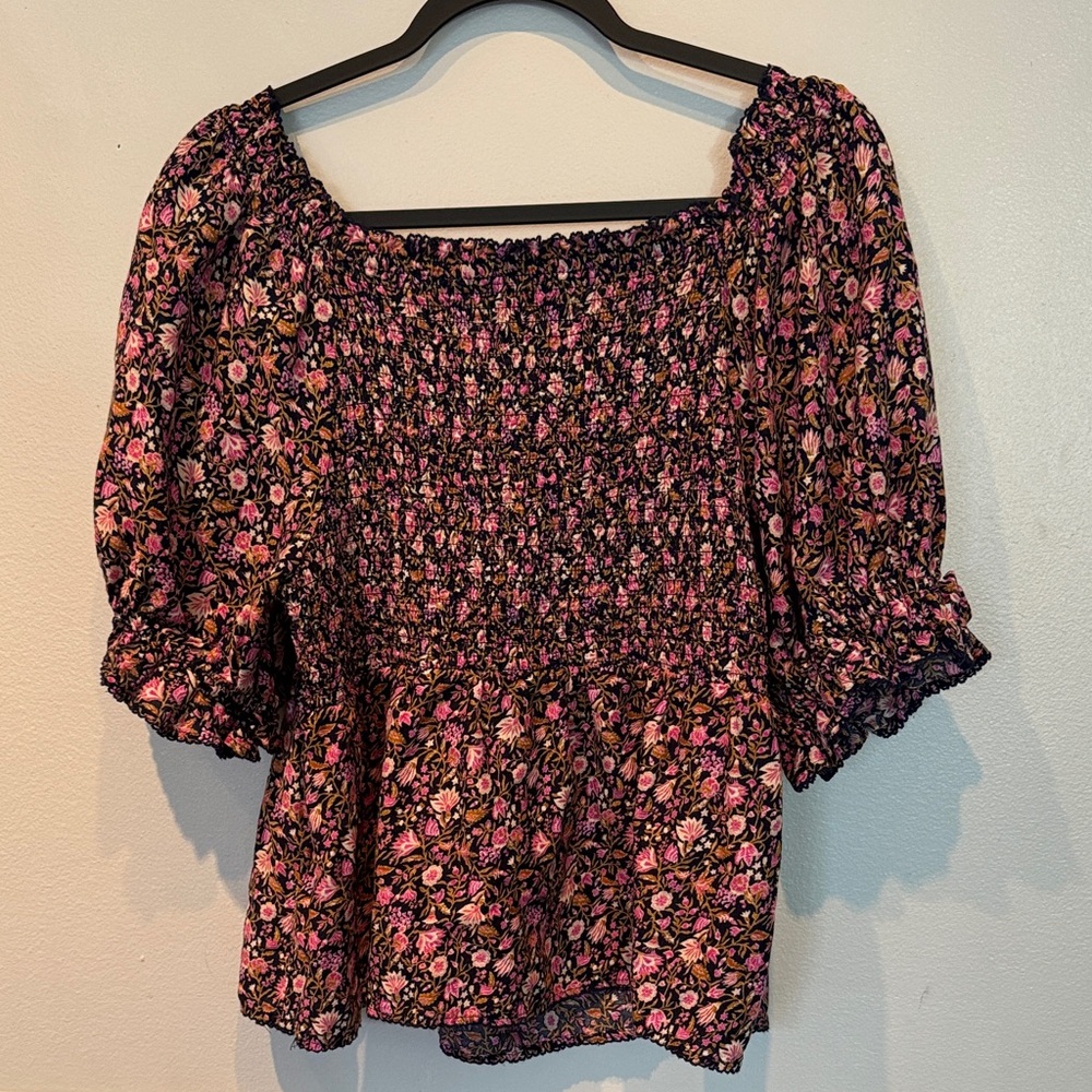 Women’s Old Navy Floral Blouse Navy and Pink With Smocked Back Size L - Picture 3 of 9